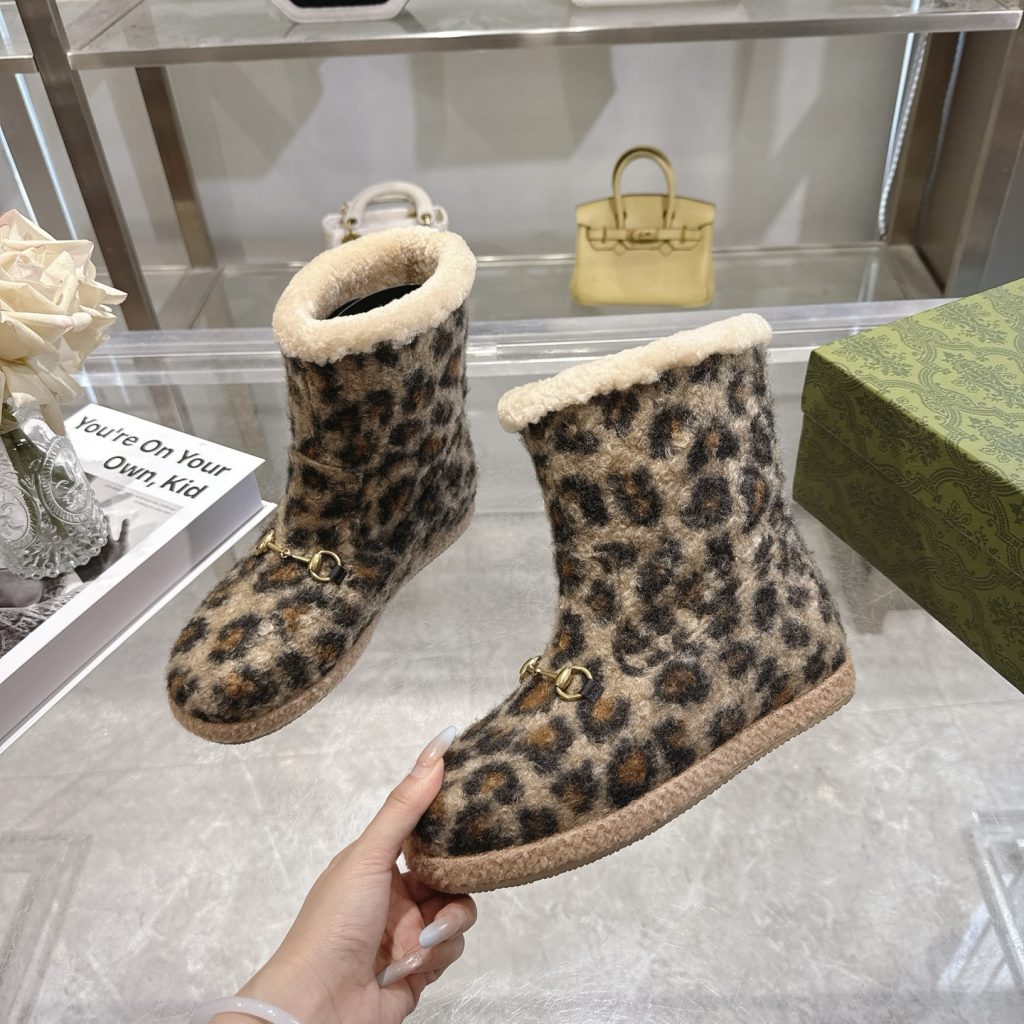 GUCCI グッチ レオパード フラットシューズ 軽量 通勤 ブラック|買い物の日に写真で選び方を確認