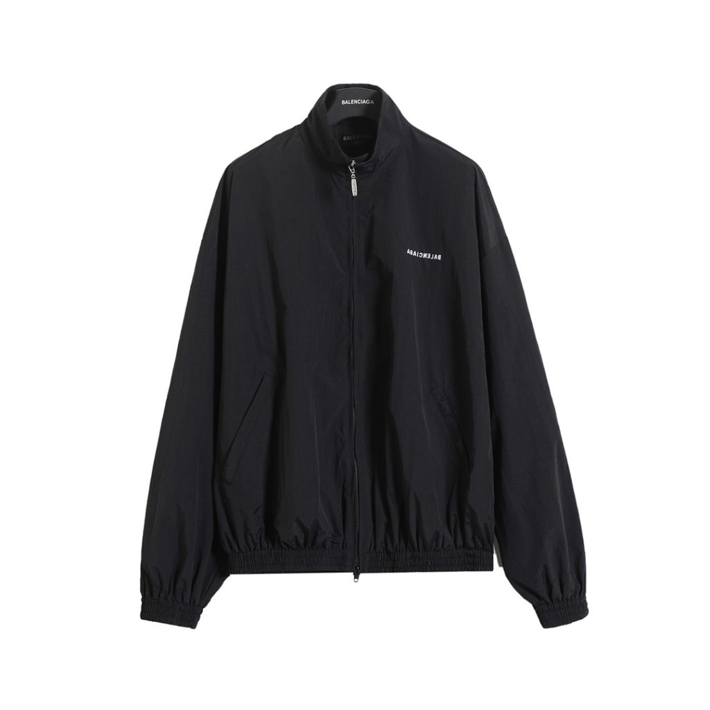 ブランドアイテムのジャケットは価格・収納・合わせ方でどう見るか