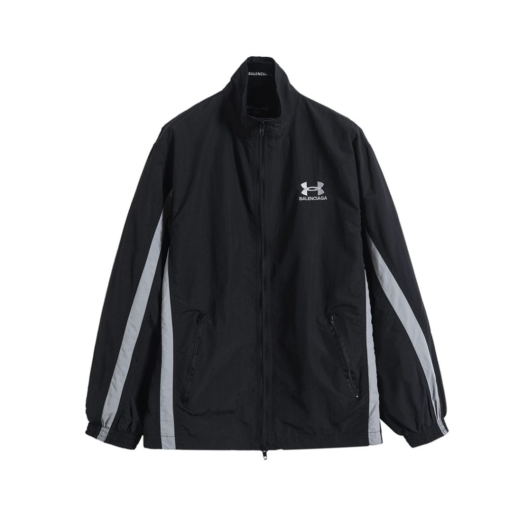 家族との外出に持つUNDER ARMOURのジャケット、見る順番はここから