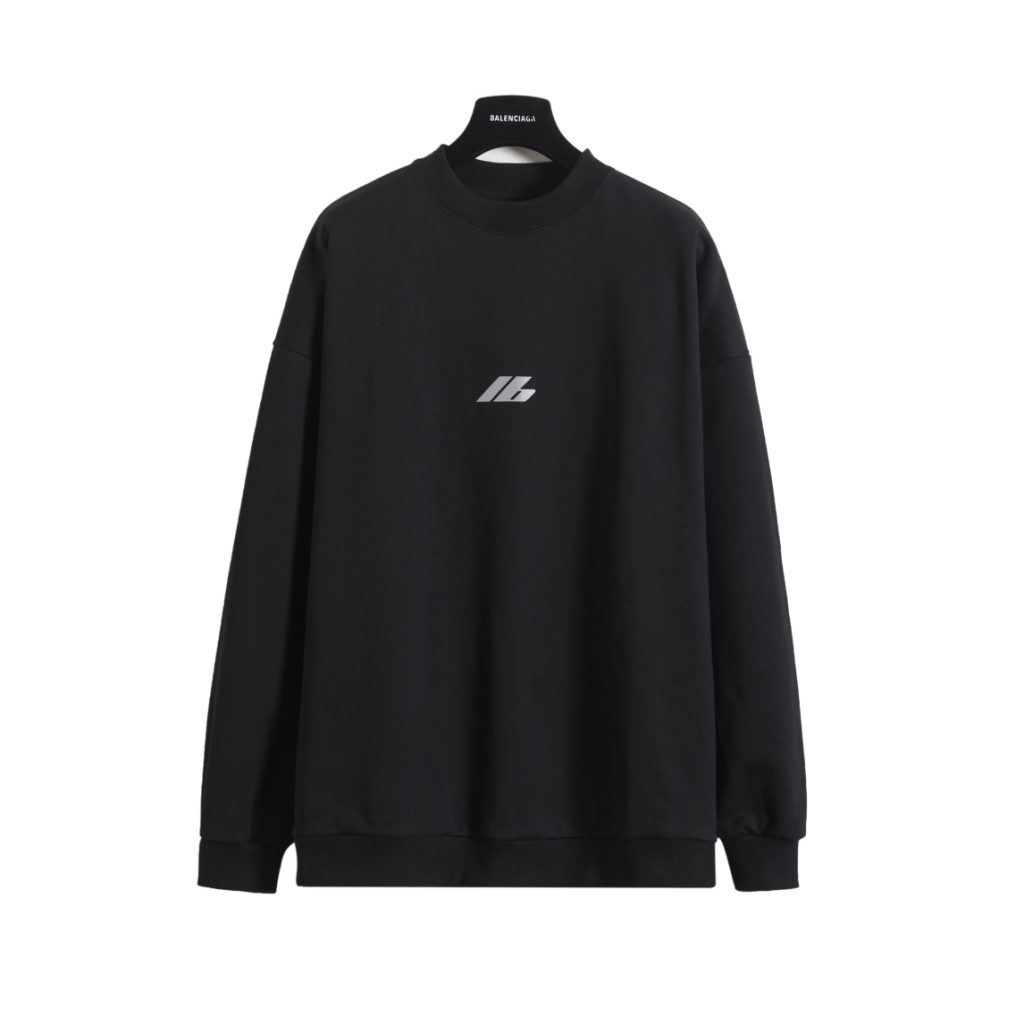 雨の日も快適、BALENCIAGAロゴパーカーの実用性とスタイルを徹底解説