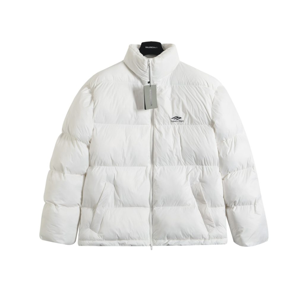 家族との外出で見るBALENCIAGAのジャケットの素材感