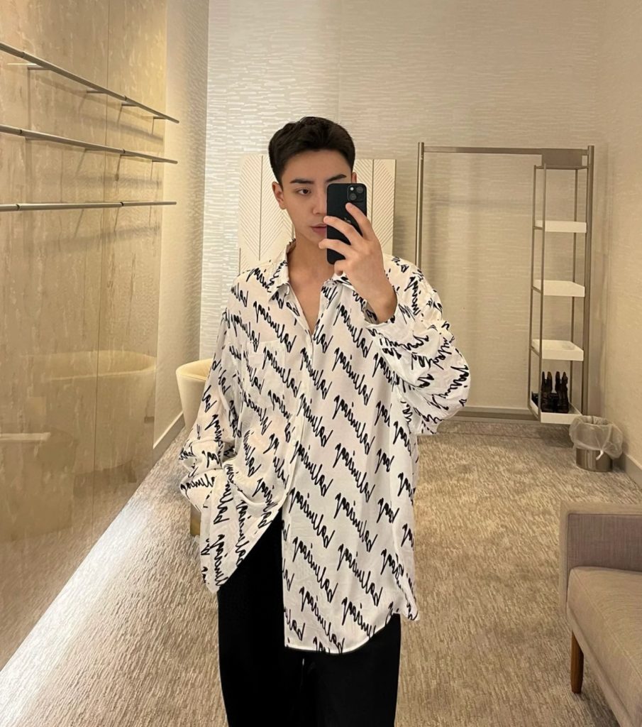 BALENCIAGA バレンシアガ レディースシャツ 草写ロゴプリント ブルー ファッションアイテム｜休日に失敗しにくい選び方
