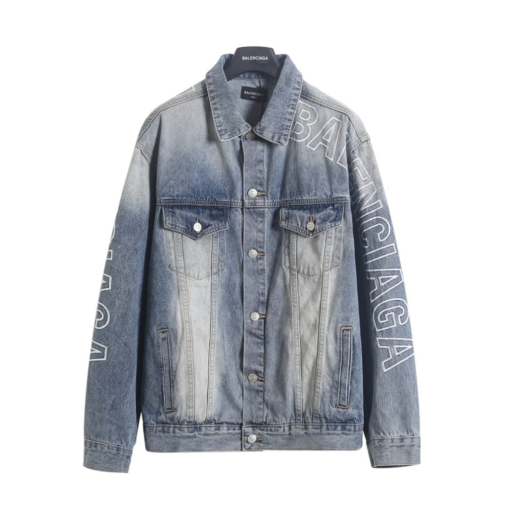 BALENCIAGA バレンシアガ デニムジャケット ブルゾン デニムパンツ ファッション｜カフェに行く日に選ぶ前の確認ポイント