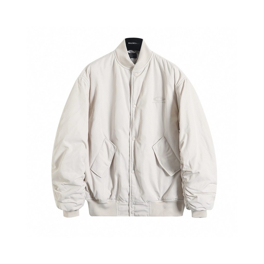 BALENCIAGAのジャケットを比べる日はサイズから見る