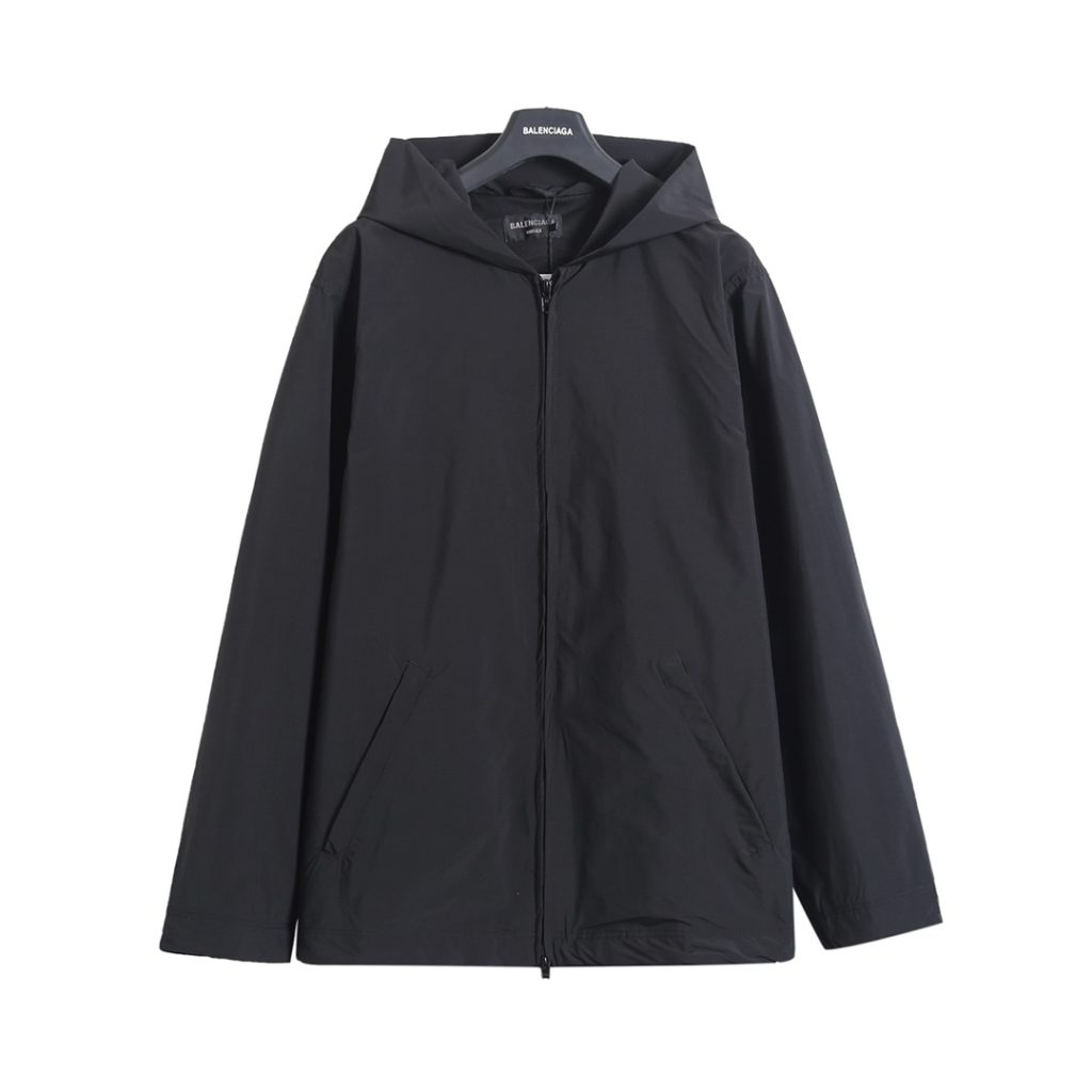 BALENCIAGA バレンシアガ フード付きジャケット 本革 軽量 通勤 通学 ファッションアイテム｜カフェに行く日に選ぶ前の確認ポイント