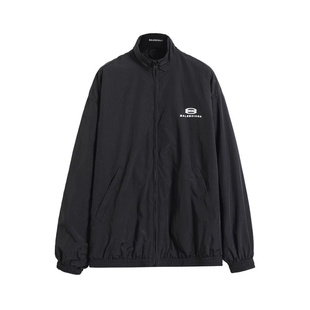 BALENCIAGA バレンシアガ フード付きスウェットシャツ ブラック｜季節の変わり目で使いやすいファッションアイテムを写真で確認