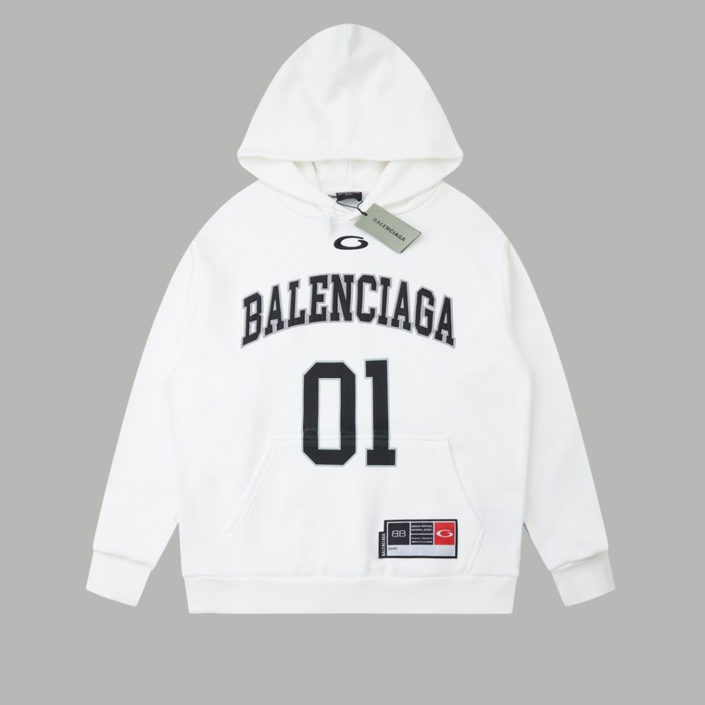 BALENCIAGA バレンシアガ フード付きパーカー 全4色｜カフェに使いやすいファッションアイテムを写真で確認