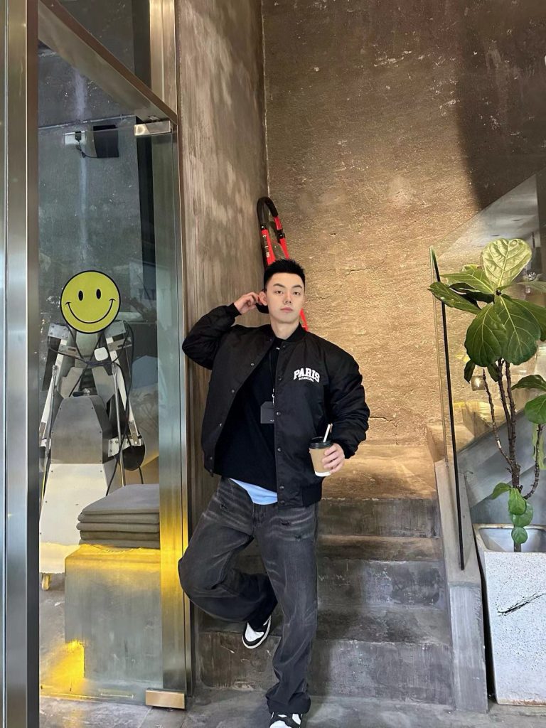BALENCIAGA バレンシアガ バンダージャケット PARIS ブラック ファッション|旅行の日に写真で選び方を確認