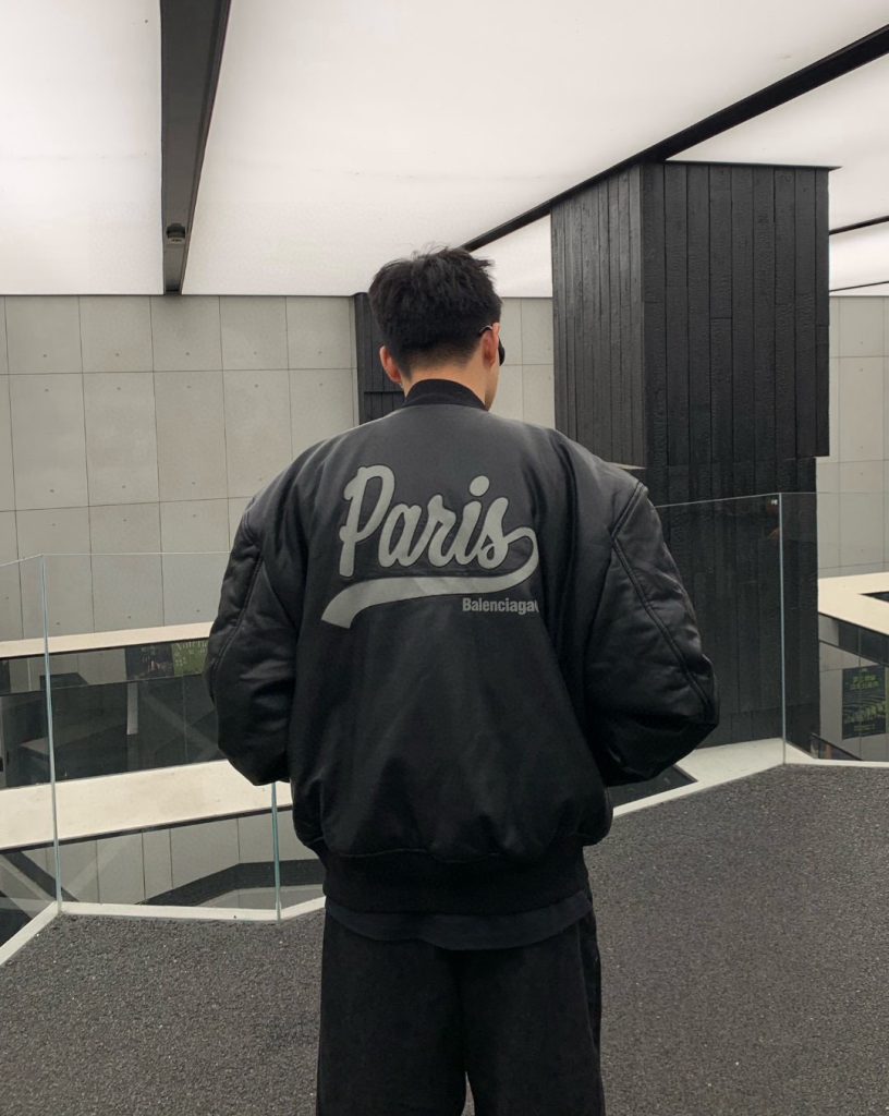 BALENCIAGA バレンシアガ バンダージャケット パリス刺繍 通勤 通学 ブラック｜仕事帰りに使いやすいファッションアイテムを写真で…