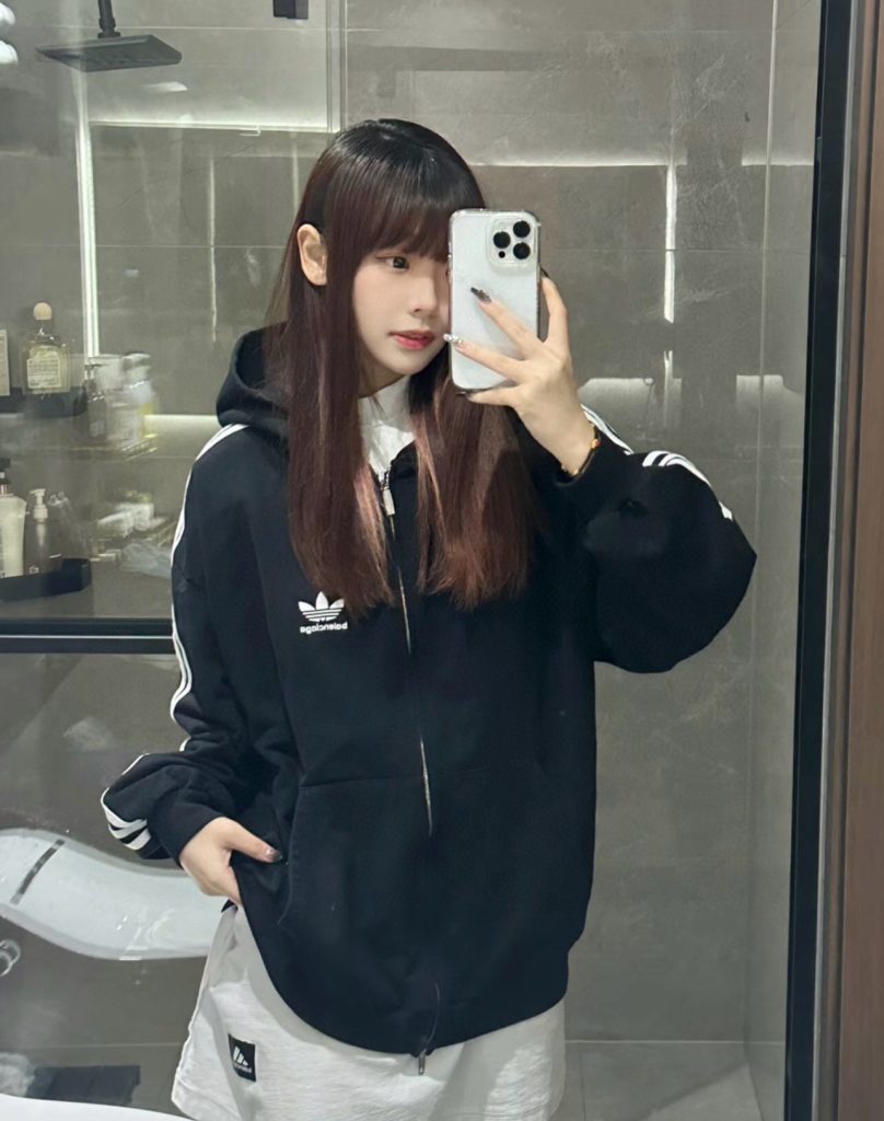 BALENCIAGA バレンシアガ フード付きスウェットシャツ ブラック ファッション|休日に失敗しにくい選び方