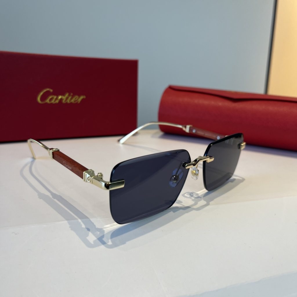 CARTIE カルティエ 金属フレームサングラス 軽量 ブラック ブランド小物|仕事帰りに使いやすさを写真で整理
