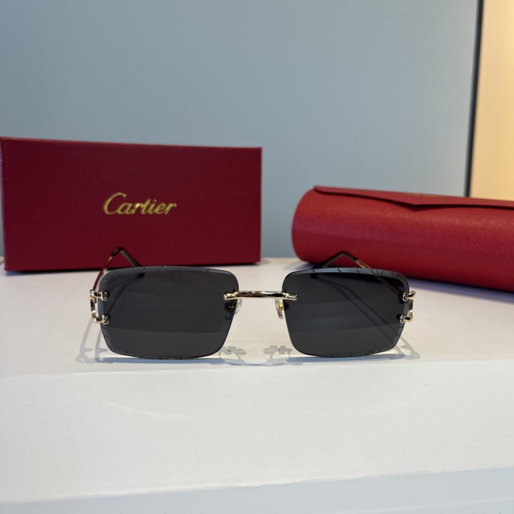 Cartier カルティエ 无框太 眼 超 金属 高 感 全4色｜通勤に使いやすい財布・小物を写真で確認