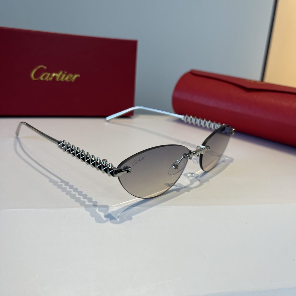 CARTIER カルティエ サングラス メタルフレーム プレステージ ブランド小物｜仕事帰りに使いやすさを写真で整理