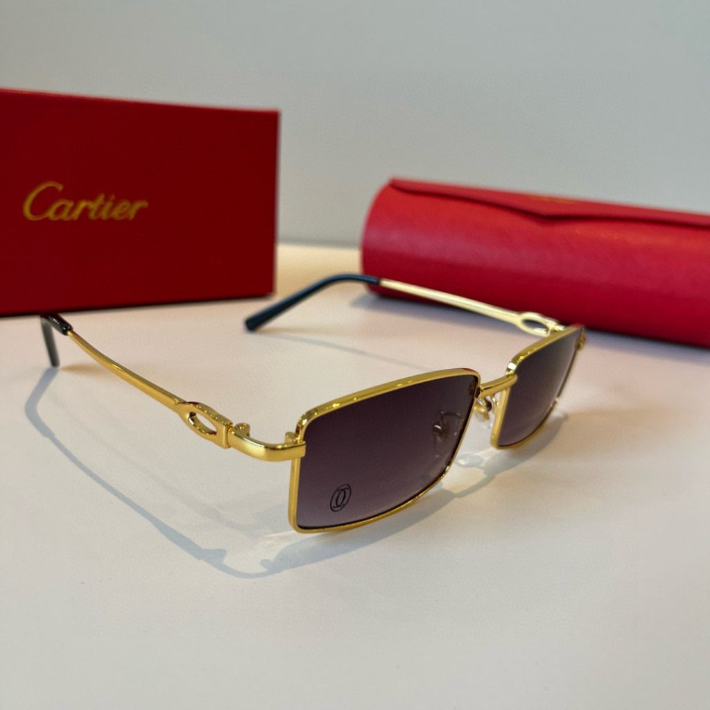 駅まで歩く日に使いやすいCartierのサングラスを探す