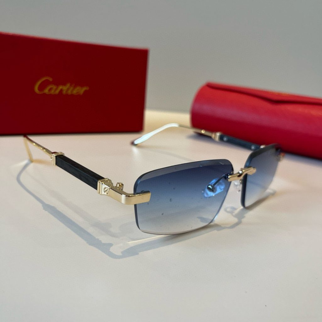 Cartier カルティエ サングラス メンズ 軽量 高級感 ブルーレンズ 全4色展開｜季節の変わり目で使いやすいファッションアイテムを写…
