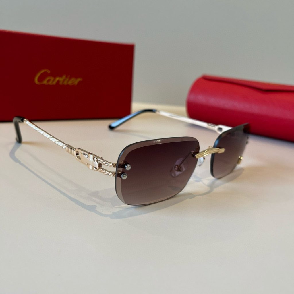 CARTIER カルティエ サングラス メタルフレーム フレームレス 超軽量 ブランド小物｜仕事帰りに使いやすさを写真で整理
