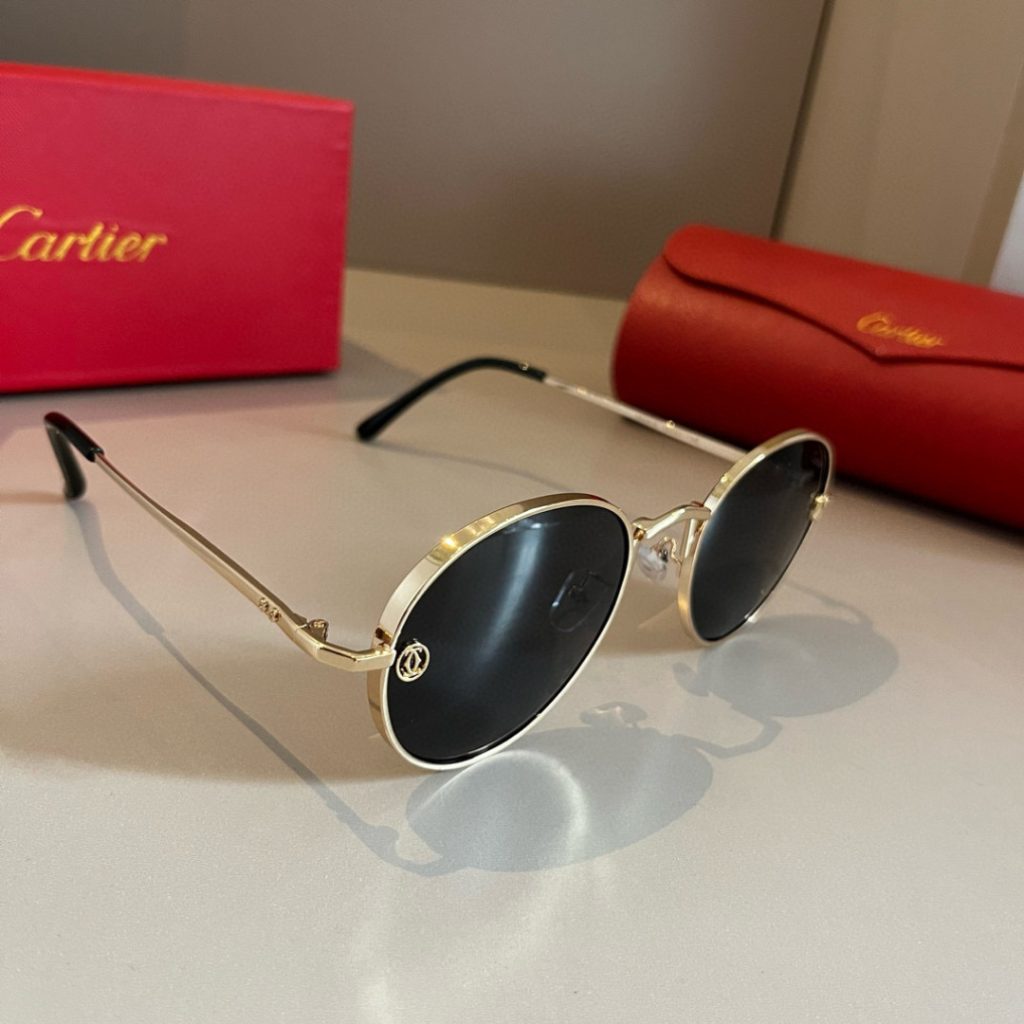 メタルフレームのCartierサングラス、写真で見る色味と日常使い