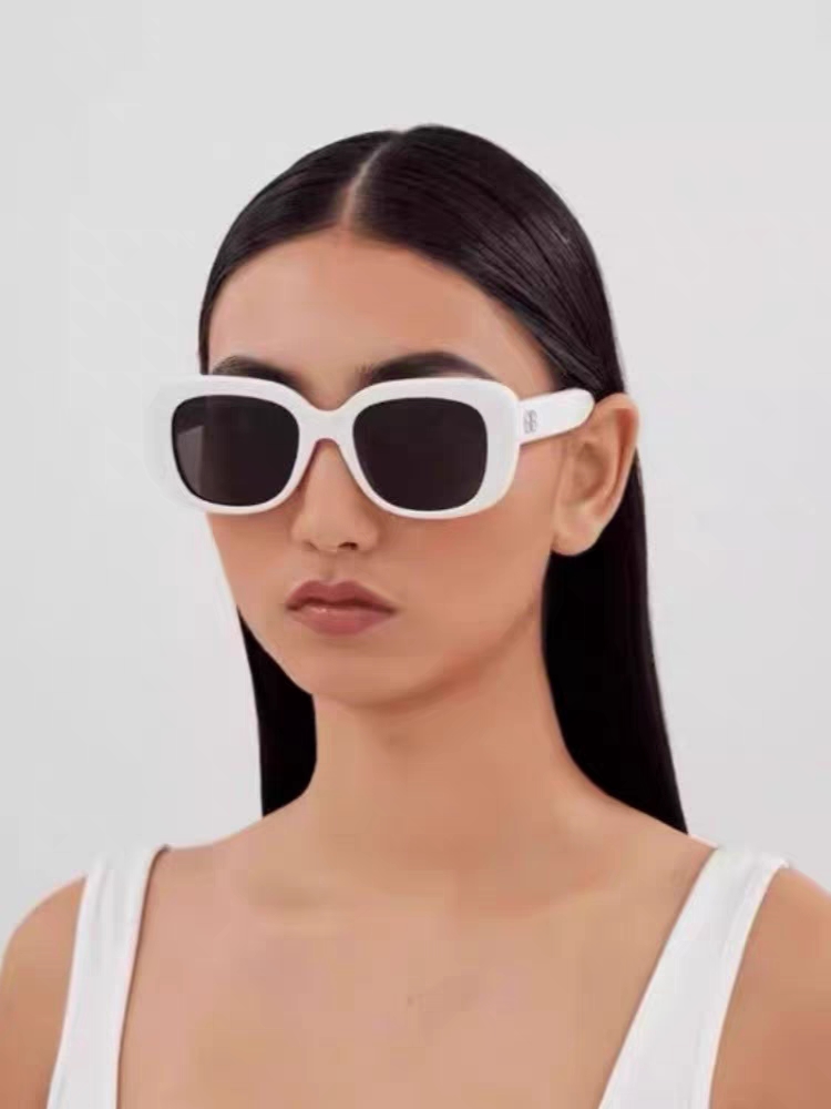 BALENCIAGA バレンシアガ フレームサングラス 2025年新作 フラットフレーム レ…｜休日に使いやすいファッションアイテムを写真…
