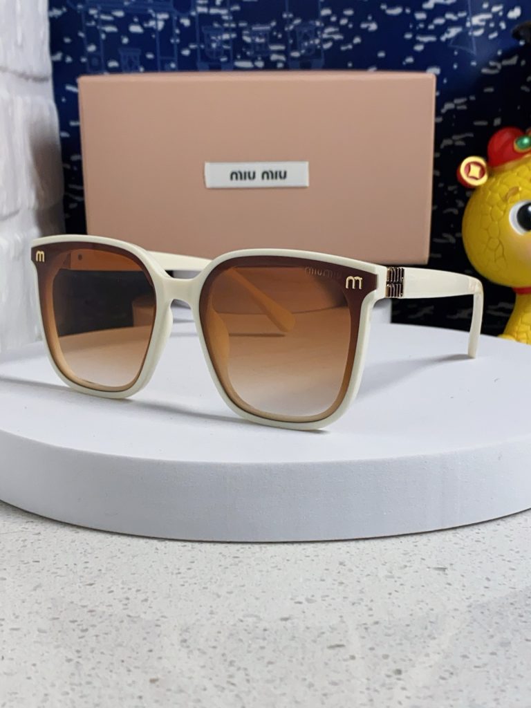 MIU ミウミウ サングラス フレーム メンズ レディース ブランド小物｜ランチの日に写真で選び方を確認