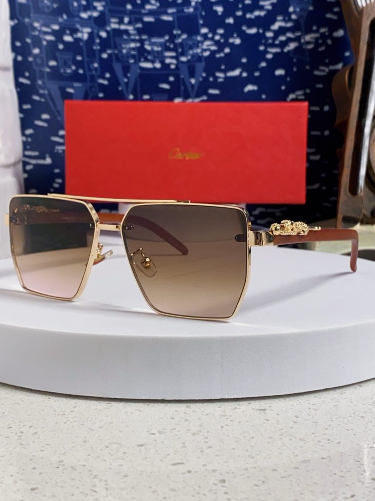 CARTIER カルティエ フレームサングラス ペンギン デザイン ゴールド ブランド小物｜ランチの日に写真で選び方を確認