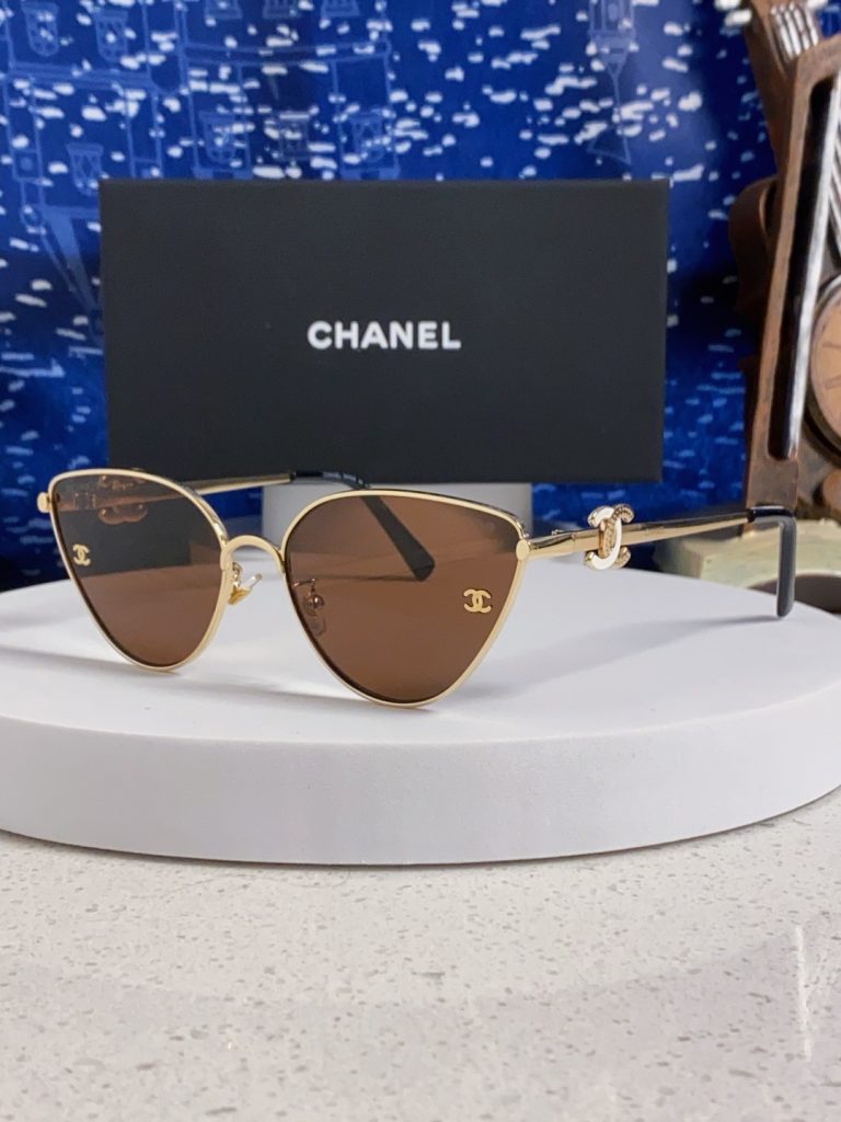 CHANEL シャネル サングラス パイロット型 フレーム レディース ブランド小物｜仕事帰りに使いやすさを写真で整理