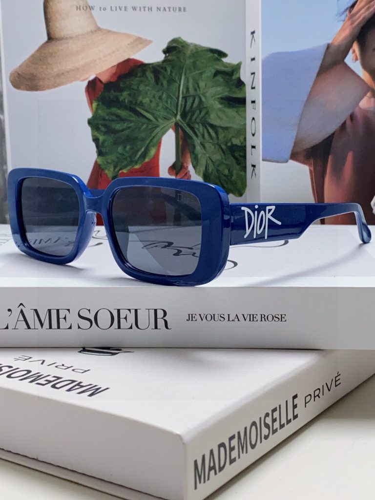 DIOR ディオール サングラス フレーム 2025新作 ブランド小物｜通勤の日に毎日に合わせるポイント