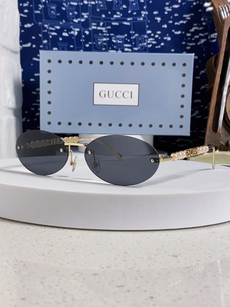 GUCCI グッチ メガネ サングラス オーバル型 ピアス レディース ブランド小物｜ギフト選びで予算内で見たいポイント
