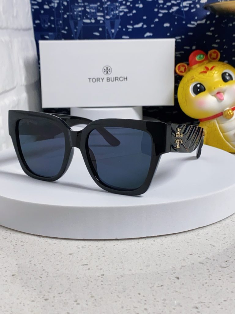 TORY BURCH トリー バーチ サングラス 大判フレーム レディース 防紫外線 ブラッ…｜休日に使いやすいファッションアイテムを写真…