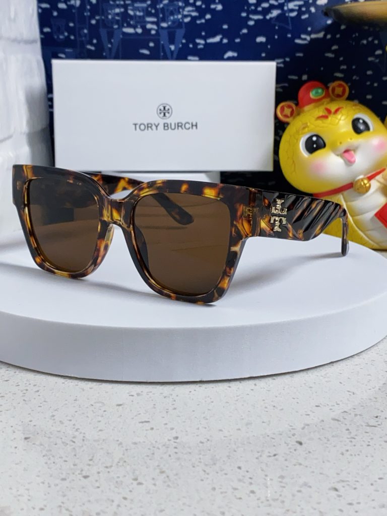 TORY BURCH トリー バーチ サングラス メンズ レディース 大判 フラットシェイプ…｜季節の変わり目で使いやすいファッションアイ…