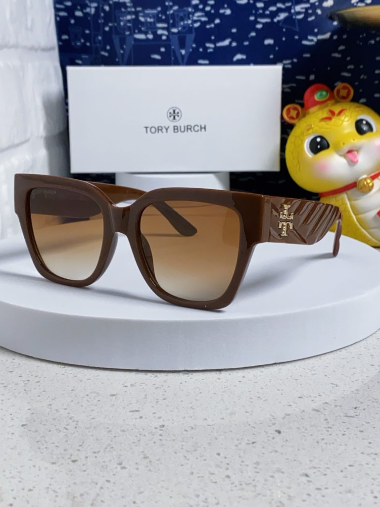 TORY BURCH トリー バーチ サングラス フレーム 2025年新作 大きめ ファッシ…｜カフェに使いやすいファッションアイテムを写…