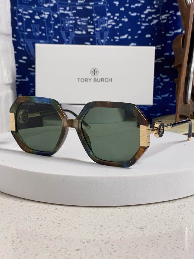 TORY BURCH トリー バーチ サングラス フラットフレーム UVカット 防紫外線 多…｜仕事帰りに使いやすいファッションアイテムを…