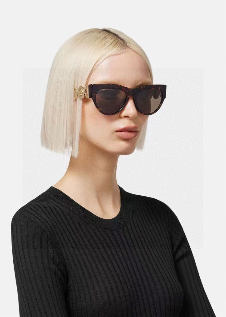 VERSACE ヴェルサーチ サングラス メンズ レディース 男女兼用 ブランド小物｜通勤の日に毎日に合わせるポイント