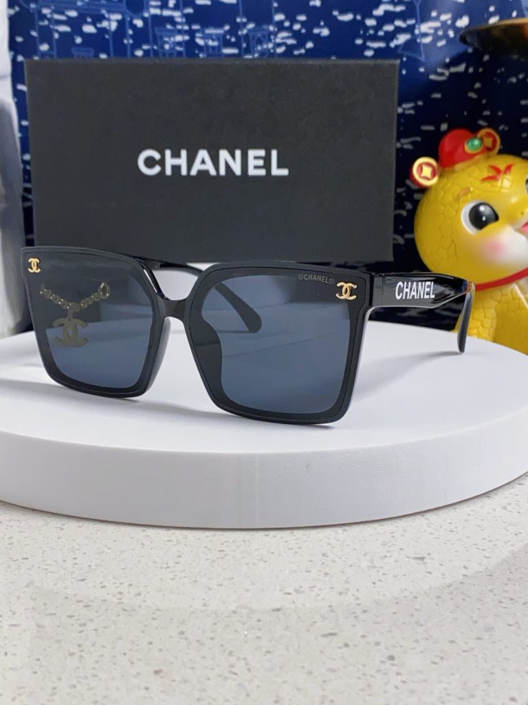 CHANEL シャネル サングラス フレーム レディース ブラック ブランド小物｜ランチの日に写真で選び方を確認
