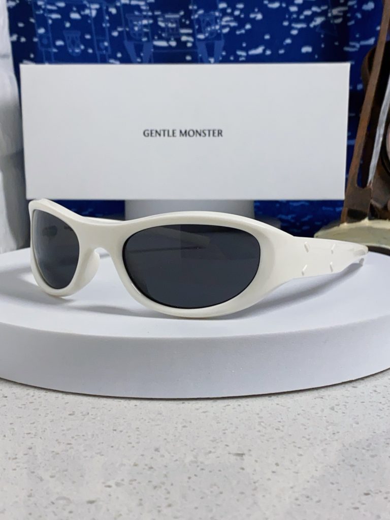 GENTLE MONSTER ジェントルモンスター サングラス MM003 メンズ ブランド小物|仕事帰りに使いやすさを写真で整理