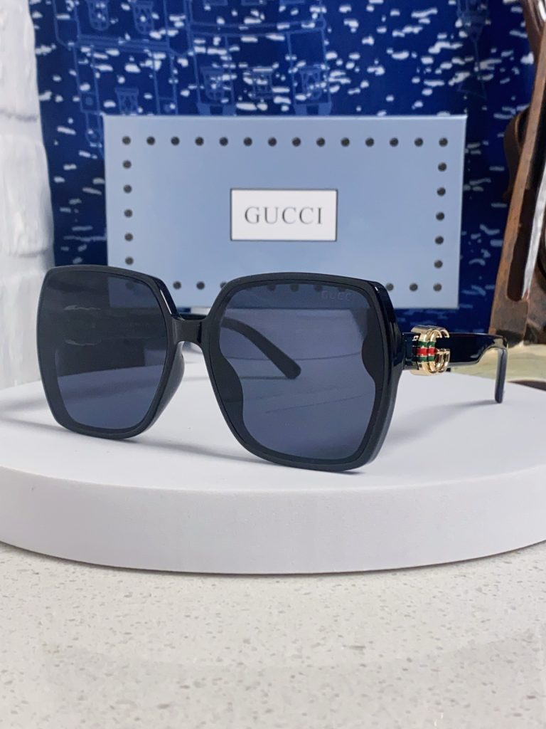 GUCCI グッチ サングラス フレーム付き 2025年新作 ブランド小物|仕事帰りに使いやすさを写真で整理