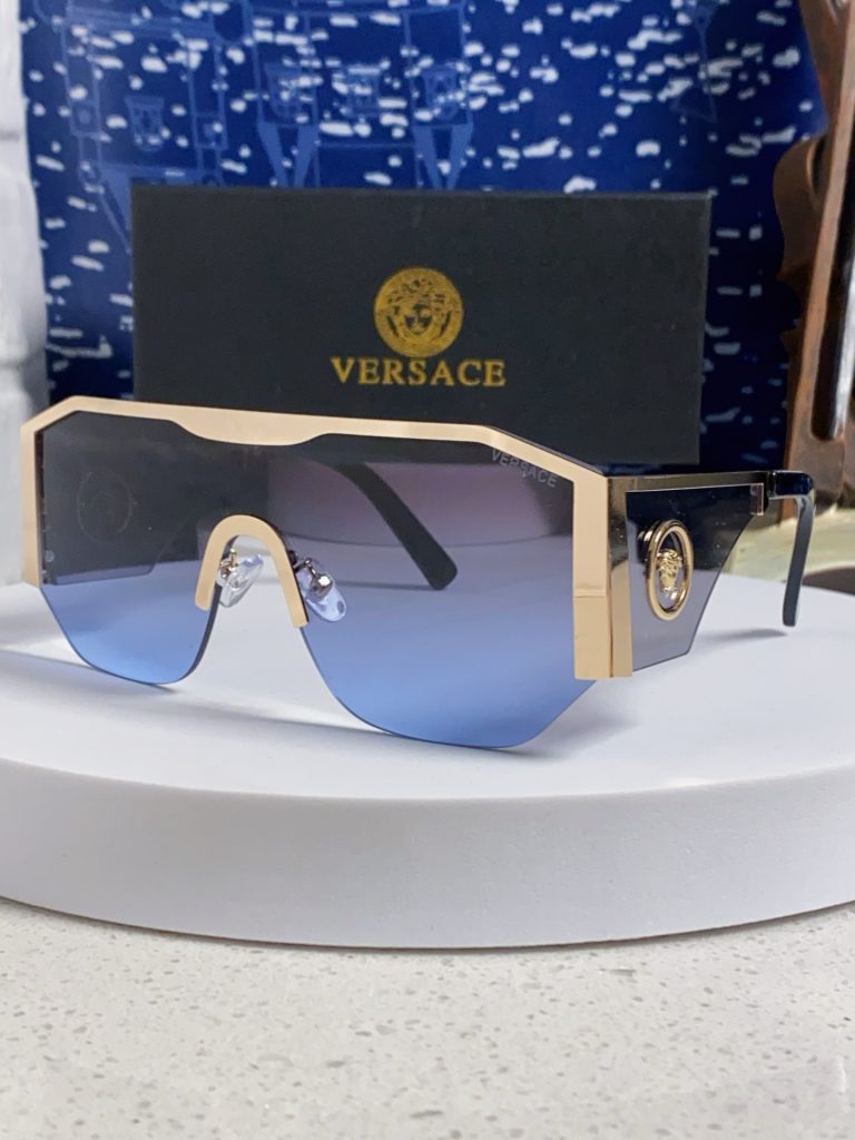 VERSACE ヴェルサーチ サングラス メンズ レディース 逆さまガラス ブランド小物｜ランチの日に写真で選び方を確認