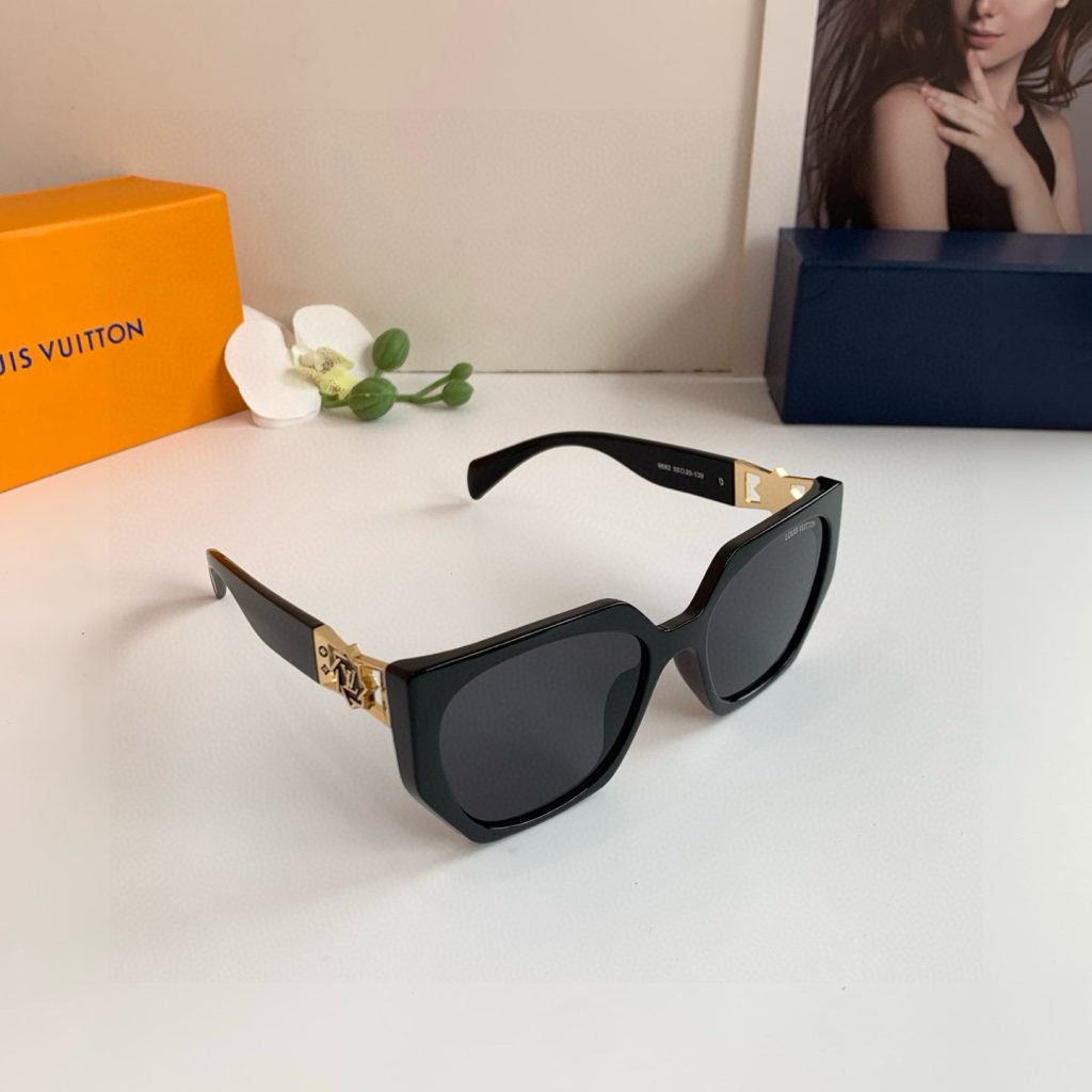 LOUIS VUITTON ルイヴィトン サングラス P135LV フレーム サングラス ブ…｜カフェに使いやすいファッションアイテムを写…