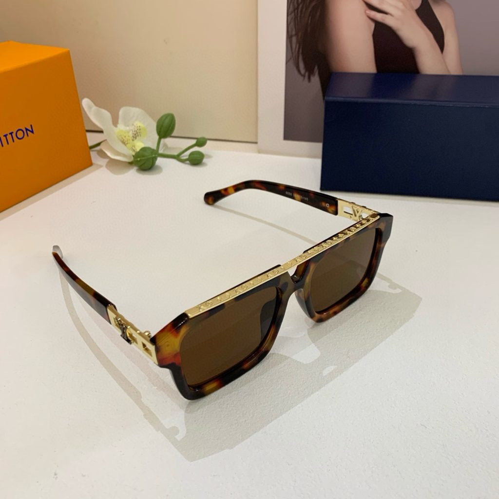 LOUIS VUITTON ルイヴィトン メガネ フレーム 大きめ サングラス ブランド小物｜仕事帰りに使いやすさを写真で整理