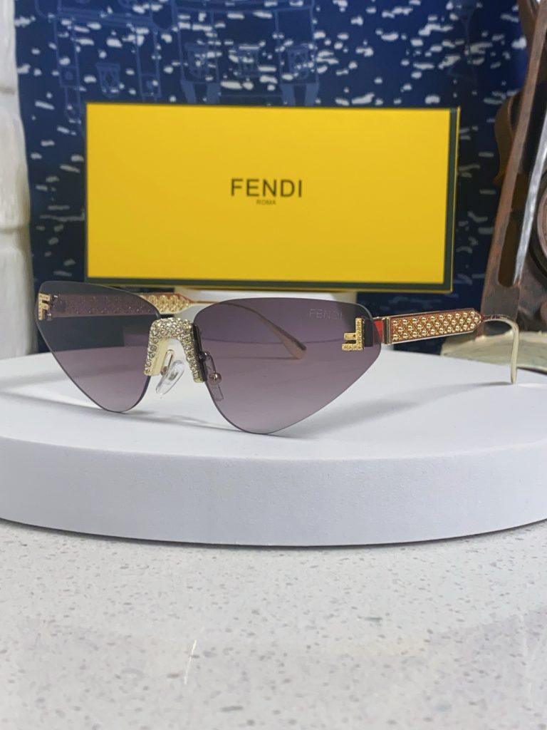 FENDI フェンディ サングラス 金色 グラデーション ドラゴン ブランド小物｜ギフト選びで予算内で見たいポイント