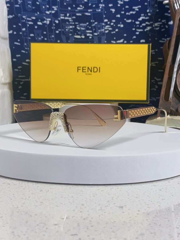 FENDI フェンディ サングラス フレームレス猫目 レディース イタリア製 高級感 ブラウ…｜旅行に使いやすいファッションアイテムを写真…