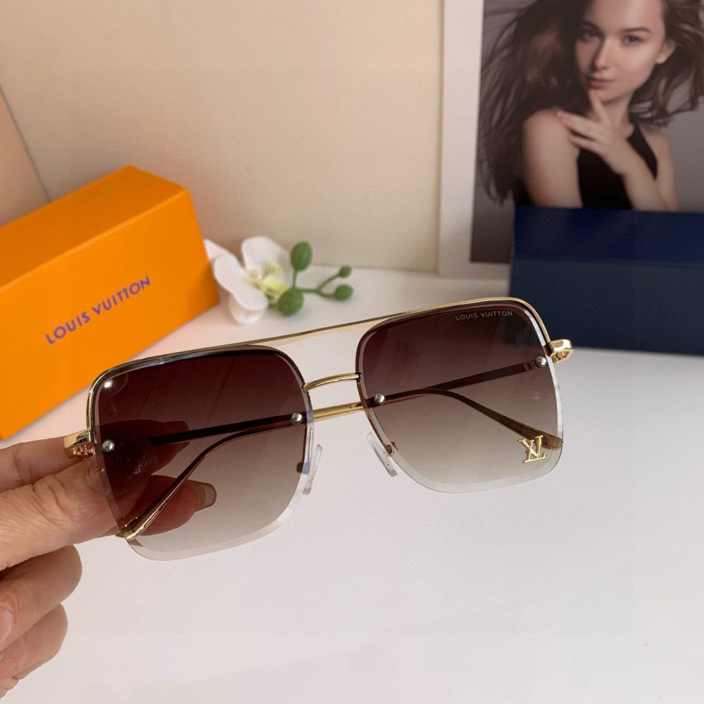 LOUIS VUITTON ルイヴィトン サングラス フレームタイプ 31244 ブラウン…｜ギフトに使いやすいバッグを写真で確認