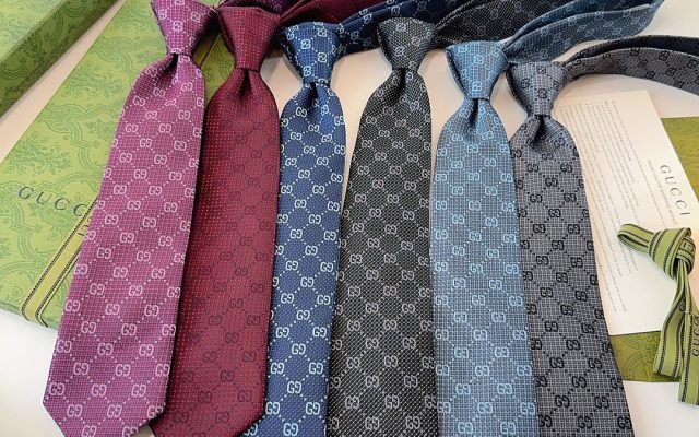 ネイビー系その他を服に合わせるなら見るべき3点