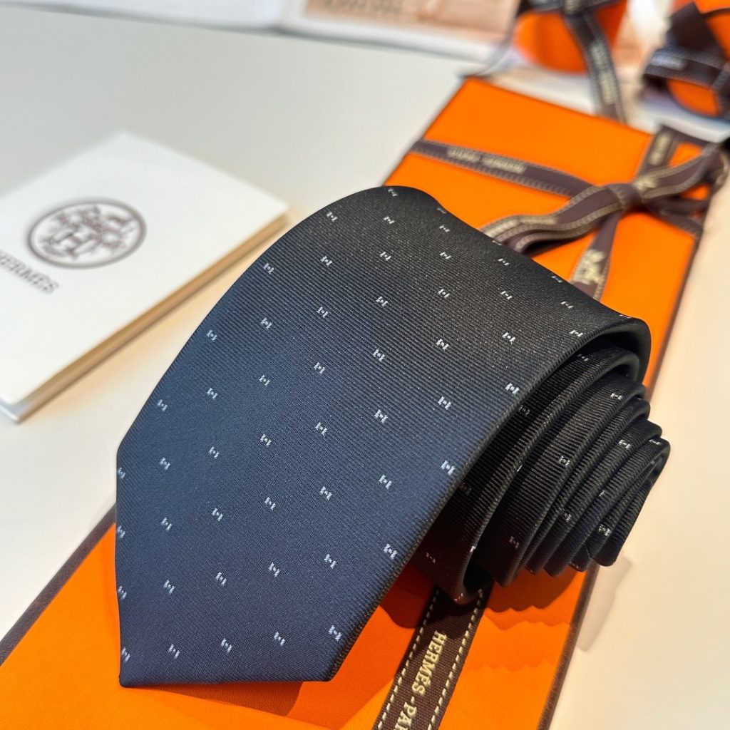 ブランドアイテムのその他を予算内で探す前に見るシルクのポイント