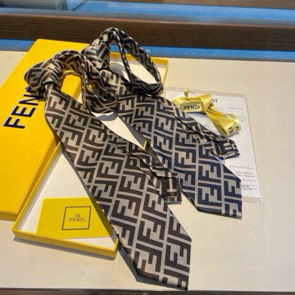 FENDIのその他を予算内で探す前に見るシルクのポイント