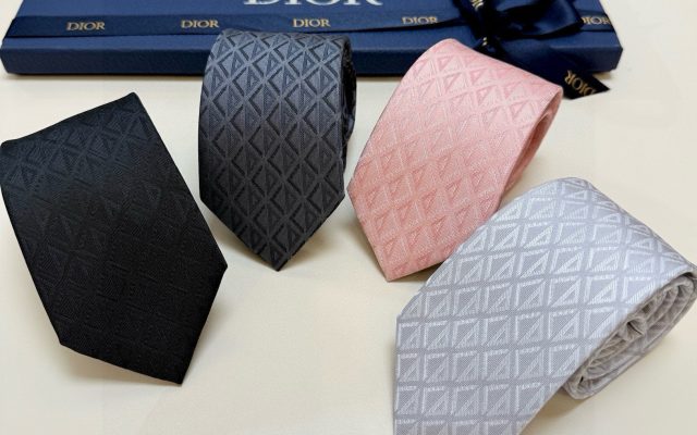 ネイビー系その他を服に合わせるなら見るべき3点