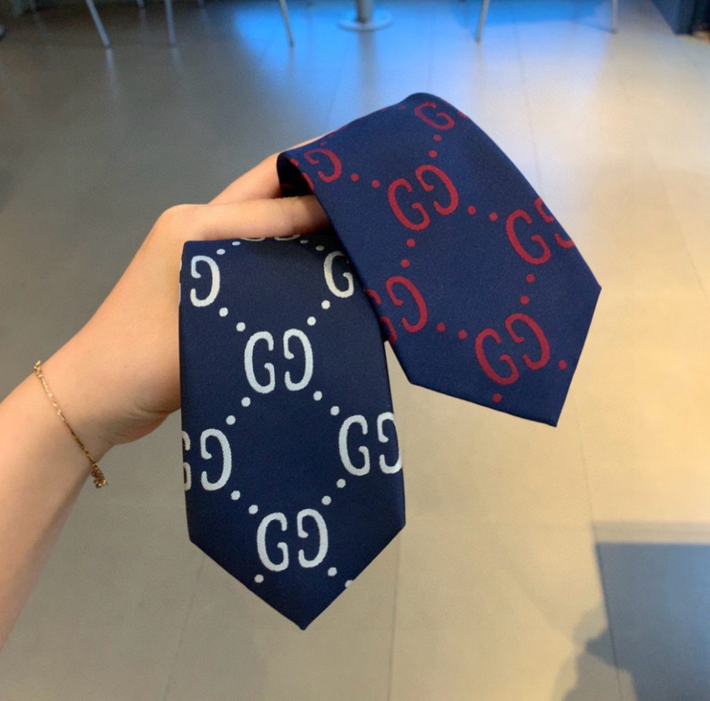GG柄 ネクタイ ファッション プレゼント ホスト 衣装 光沢 ネイビー|季節の変わり目で使いやすいファッションアイテムを写真で確認