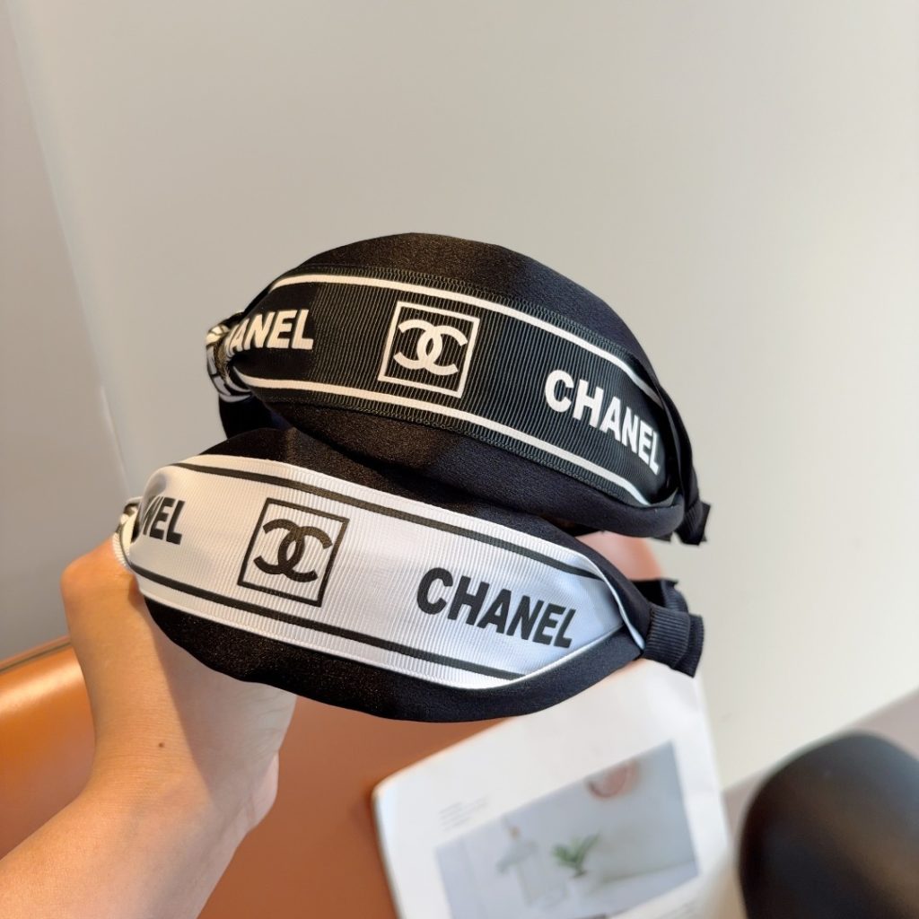 CHANEL シャネル ヘアバンド ロゴ プリント ブラック全2色 ブランド小物｜毎日に失敗しにくい選び方
