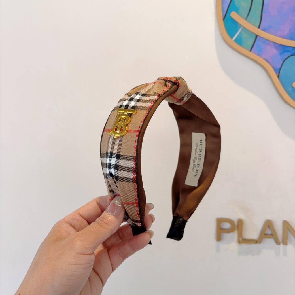 旅行に使いやすいBurberryのブランド小物を探す