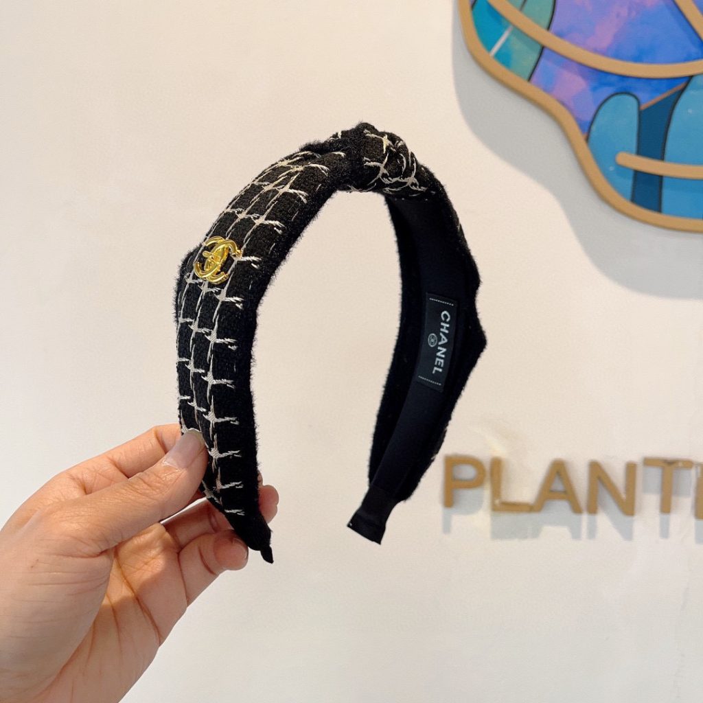 CHANEL シャネル ヘアバンド 本革 ファッション ブランド 2色展開|通勤に使いやすい財布・小物を写真で確認