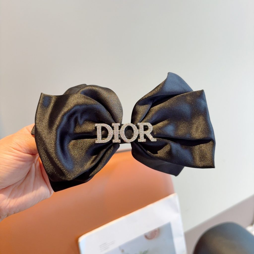 DIOR ディオール ヘアアクセサリー ヘアピン ファッション ブランド 本革 ブラック ホ…｜仕事帰りに使いやすいファッションアイテムを…
